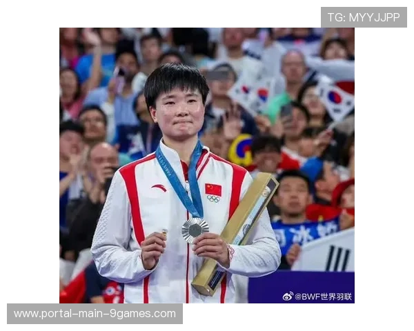 老将的坚持:四旬选手带伤完成冠军赛,观众起立致敬 老将的坚持:四旬选手带伤完成冠军赛,观众起立致敬